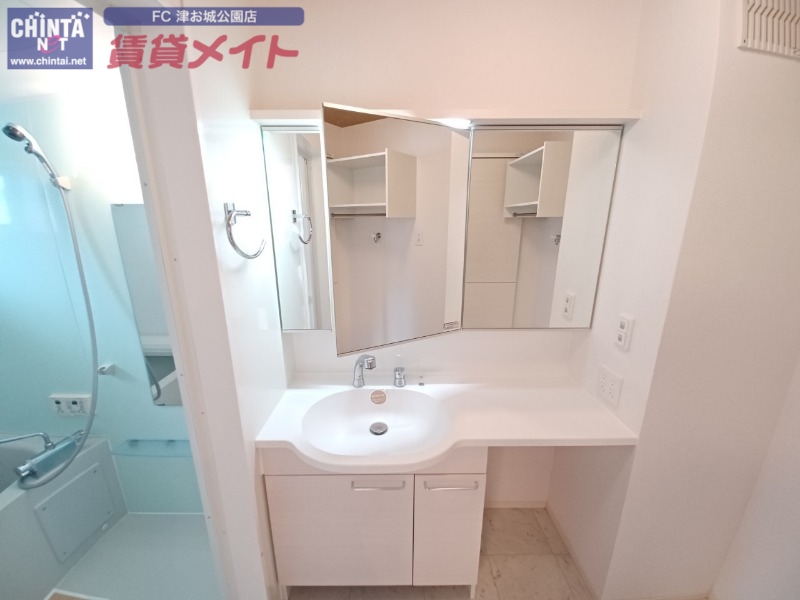 洗面設備　別部屋反転画像参考