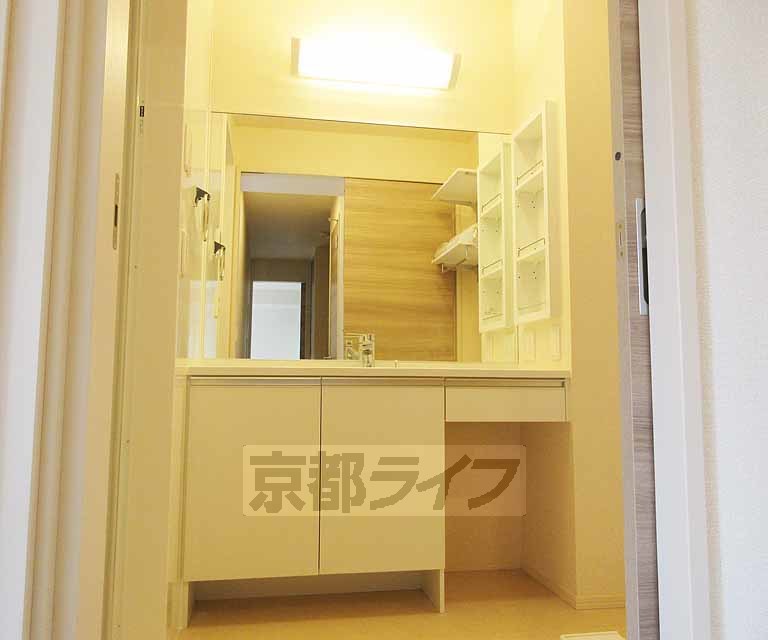 洗面設備　ワイドタイプの洗面台です！