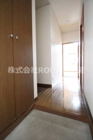 玄関　収納もある玄関です