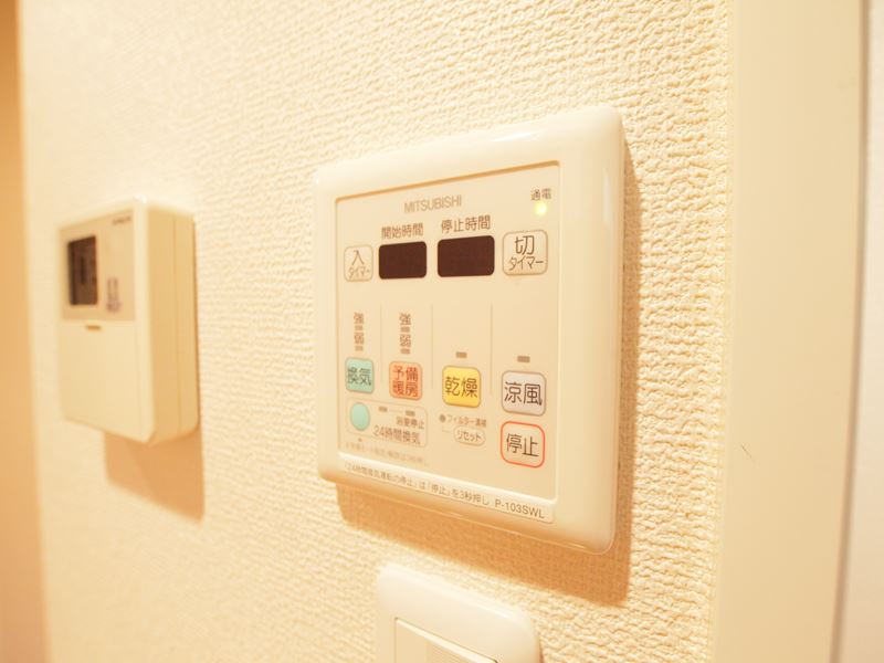 その他設備　浴室暖房乾燥機能付き