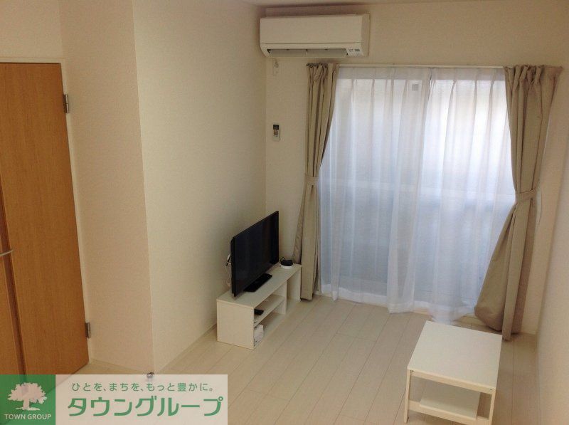 居室・リビング　バルコニー付きの広々としたお部屋です♪