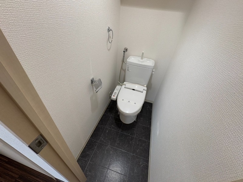 トイレ　ウォシュレット機能がついたトイレ。安心して使用できますね。