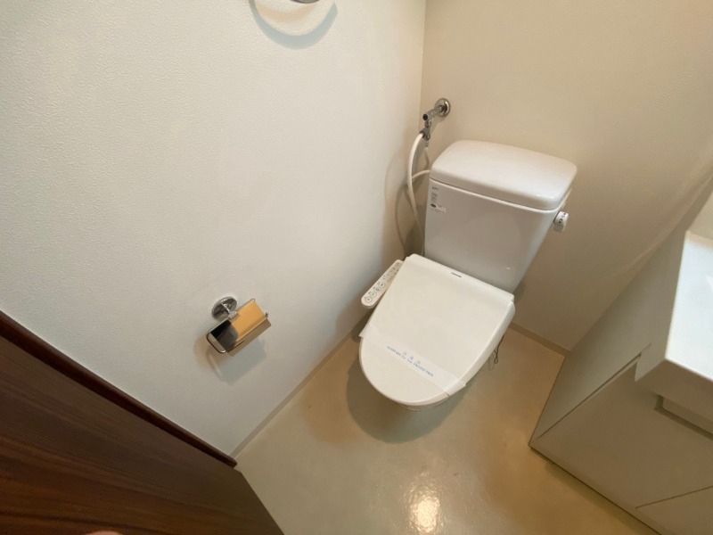 トイレ　トイレです。ウォシュレット付を探している方、おすすめです。