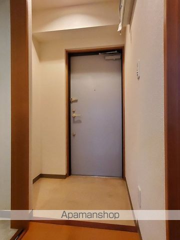 ＪＲ東海道本線 浜松駅 バス乗車時間：30分 最寄りバス停で下車 徒歩5分 6階建 築21年の玄関写真