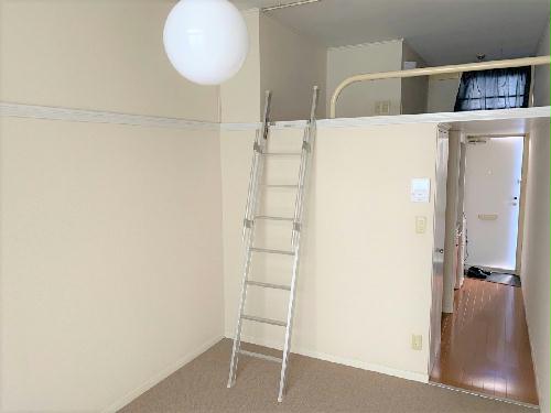 居室・リビング　1階タイプのお部屋です。