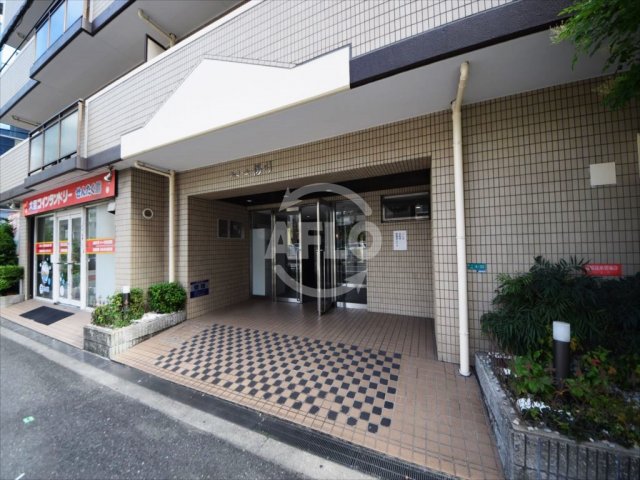 エントランス　ファミーユ桜川　エントランス