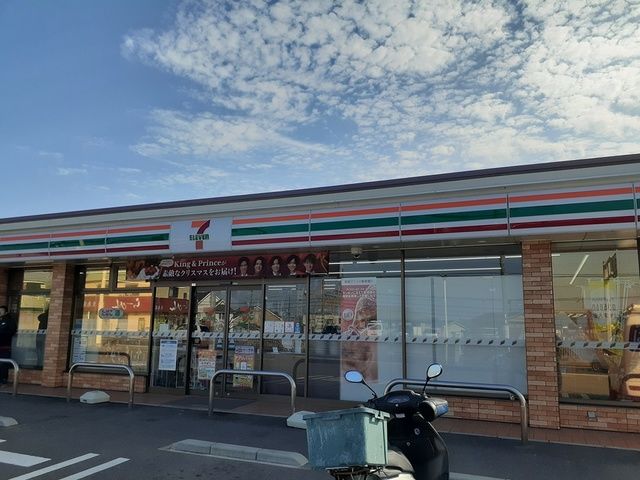 コンビニ　セブンイレブン様（コンビニ）まで621m
