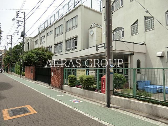 小学校　目黒区立上目黒小学校（小学校）まで647m