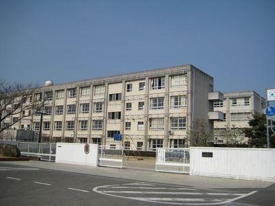 中学校　高松市立木太中学校（中学校）まで221m