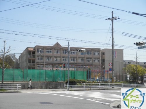 小学校　長坂小学校（小学校）まで352m
