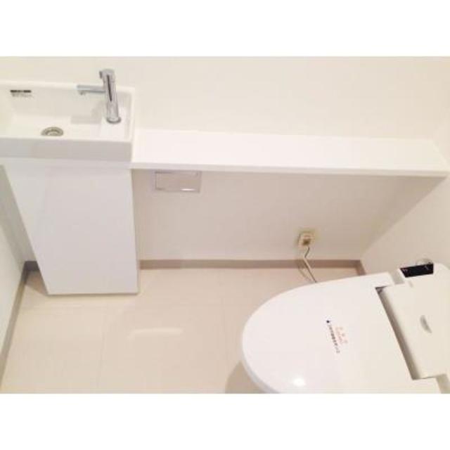 トイレ　※写真は同タイプ住戸です。