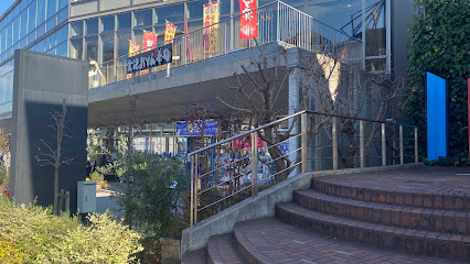 ドラックストア　ハックドラッグサウスウッド店（ドラッグストア）まで321m