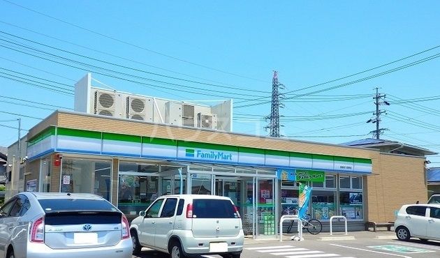コンビニ　ファミリーマート東員六把野店（コンビニ）まで591m