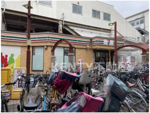 コンビニ　セブンイレブン 京急ST穴守稲荷店（コンビニ）まで107m