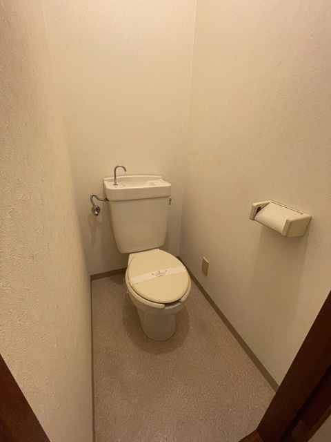 トイレ　別室参考写真になります。色味等が異なる場合がございます。