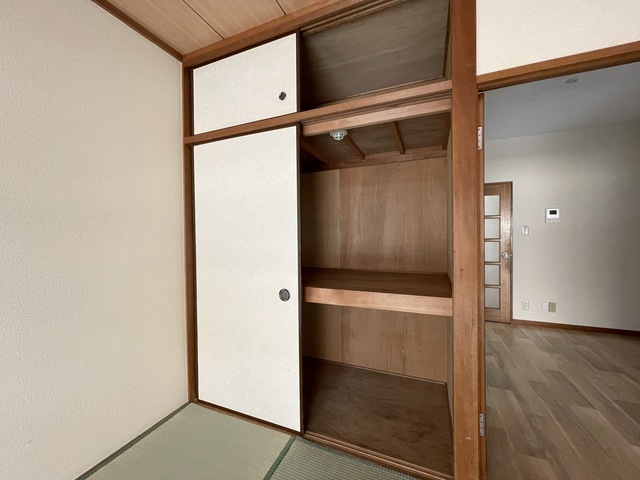 収納　別室参考写真になります。間取り反転。色味等が異なる場合がござ