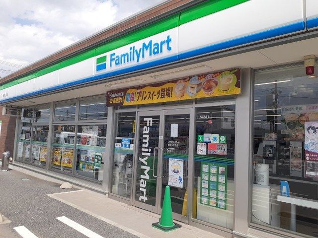コンビニ　ファミリーマート藤岡七丁目店（コンビニ）まで1000m