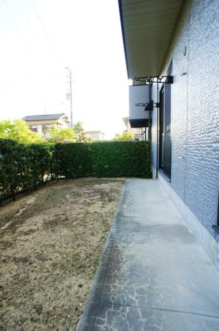 バルコニー　落ち着いた時間を過ごせるバルコニーです※同タイプのお部屋にな