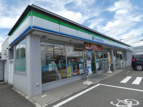 コンビニ　ファミリーマート 相模原麻溝小前店（コンビニ）まで108m