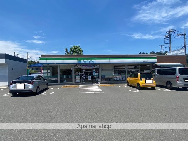 コンビニ　ファミリーマート高尾駅東店（コンビニ）まで585m