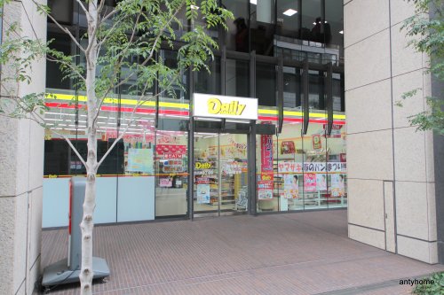 コンビニ　デイリーヤマザキ 西天満４丁目店（コンビニ）まで93m