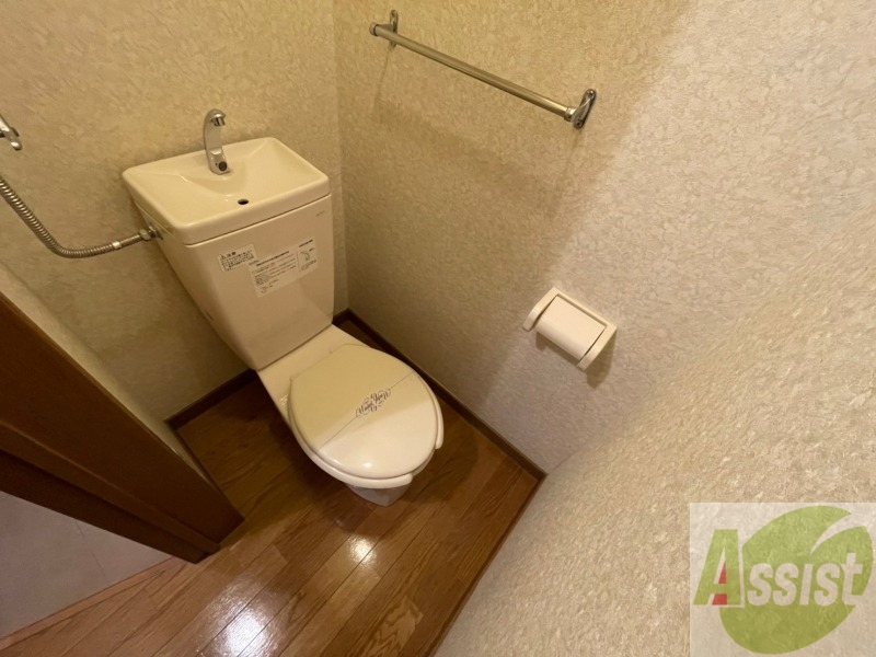 トイレ　こちらはトイレです。清潔感があり、安心して使用できます。