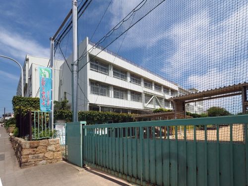 小学校　神戸市立霞ケ丘小学校（小学校）まで270m