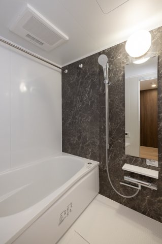 バス・シャワールーム　※写真は同タイプ住戸です。