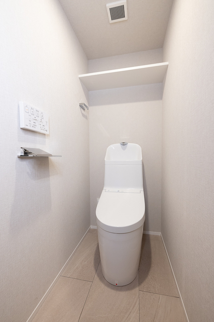 トイレ　※写真は同タイプ住戸です。