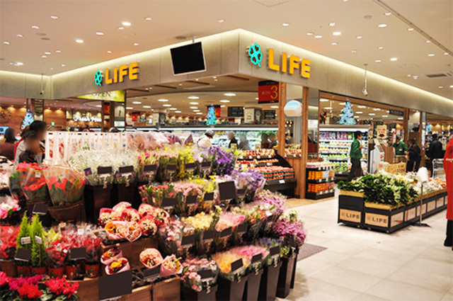 スーパー　ライフトナリエ大和高田店（スーパー）まで948m