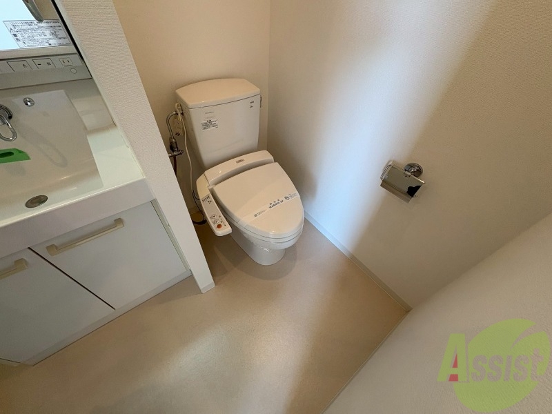 トイレ　ウォシュレット機能がついたトイレです。安心して使用できます。