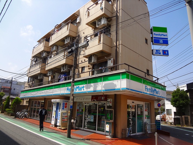 コンビニ　ファミリーマート（コンビニ）まで586m