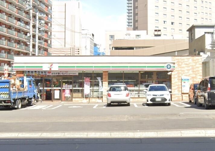 コンビニ　セブンイレブン札幌南8条西6丁目店（コンビニ）まで113m
