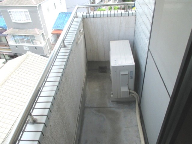 バルコニー　日当たりの良いバルコニーです