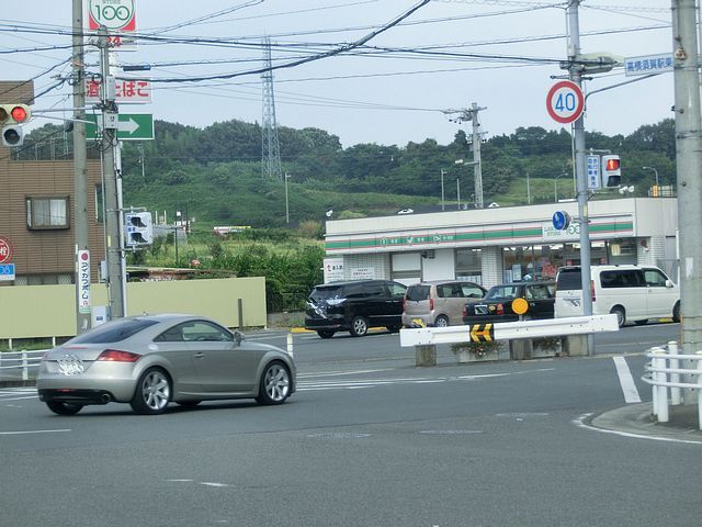 コンビニ　ローソンストア１００（コンビニ）まで730m