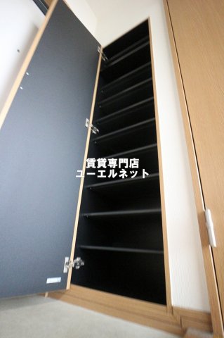 その他設備　収納力たっぷりのシューズボックスで玄関すっきり！