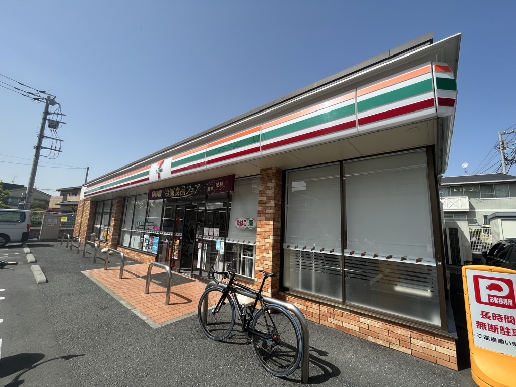 コンビニ　セブンイレブン 足立江北3丁目店（コンビニ）まで638m