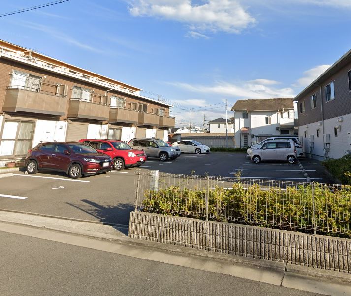 駐車場　駐車場があるので、車を買う予定の方も安心です