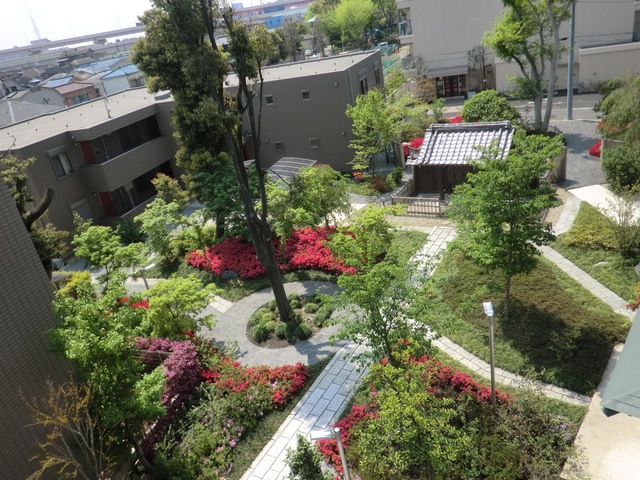 その他共有部分　★中庭には四季折々の植栽があふれており入居者様を迎えてくれま