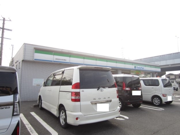 コンビニ　ファミリーマート 岸和田中井町東店（コンビニ）まで126m