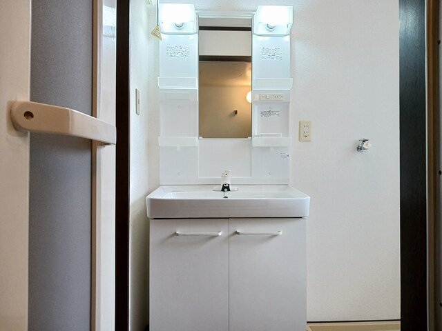 洗面設備　コンパクトで使いやすい洗面所