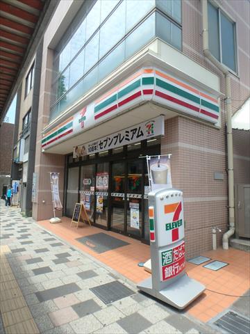 コンビニ　セブンイレブン（コンビニ）まで1104m
