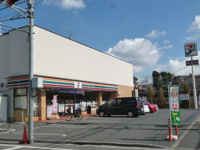 コンビニ　セブンイレブン足立東和4丁目店（コンビニ）まで549m