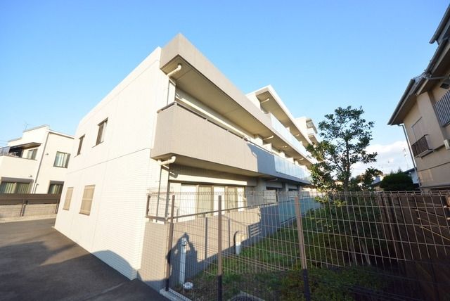 建物外観　★駅徒歩４分★