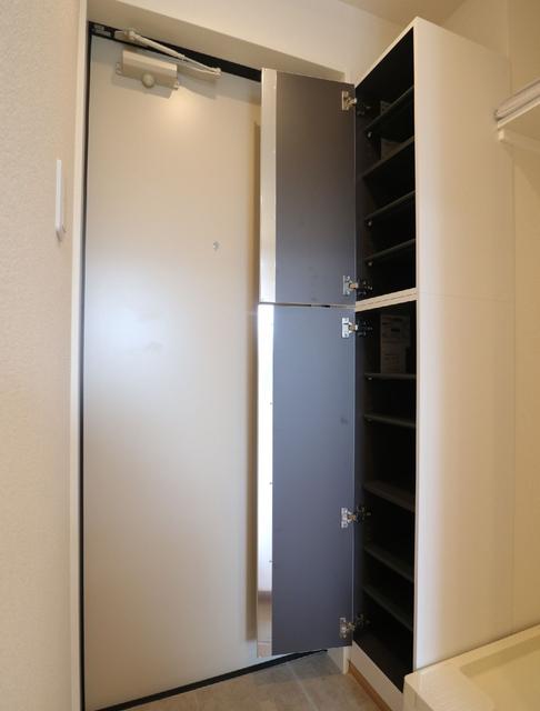 収納　収納　シューズボックス