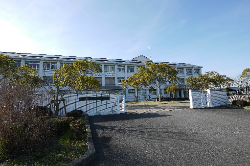 中学校　守山市立明富中学校（中学校）まで30m