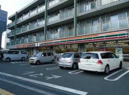 コンビニ　セブンイレブン 板橋小豆沢1丁目店（コンビニ）まで295m