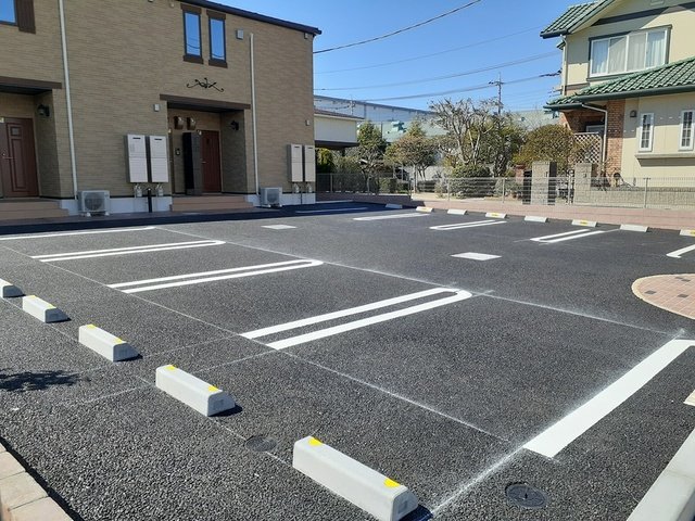 駐車場　駐車場に車を止められます
