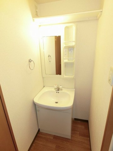 洗面設備　脱衣スペースもあります