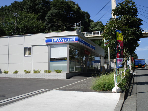 コンビニ　ローソン町田金井三丁目店（コンビニ）まで925m